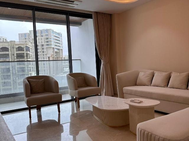 Resale | 4 BHK 2000 Sq.Ft. Apartment in Rustomjee Parishram