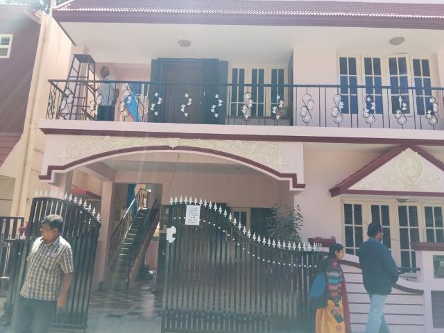 Resale | 4 BHK 2000 Sq.Ft. Independent House in Dollars Colony