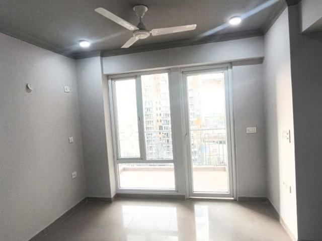 Resale | 4 BHK 2025 Sq.Ft. Apartment in Antriksh Golf View II