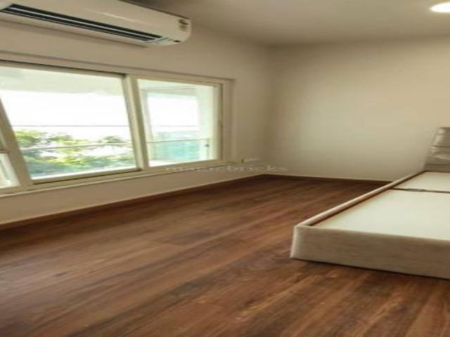 Resale | 4 BHK 2100 Sq.Ft. Apartment in Maker Tower