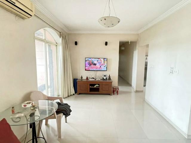 Resale | 4 BHK + 2100 Sq.Ft. Apartment in Windsor Avenue
