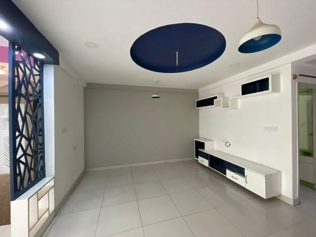 Resale | 4 BHK 2100 Sq.Ft. Apartment in Vinayak Nagar