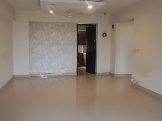 Resale | 4 BHK 2107 Sq.Ft. Apartment in Eros Kenwood Tower