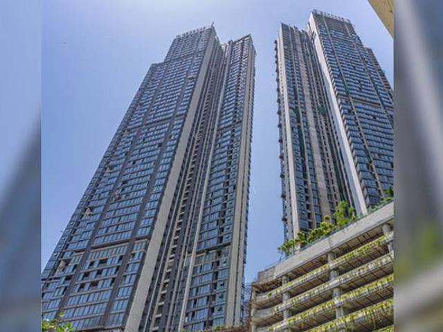 Resale | 4 BHK 2132 Sq.Ft. Apartment in Rustomjee Crown