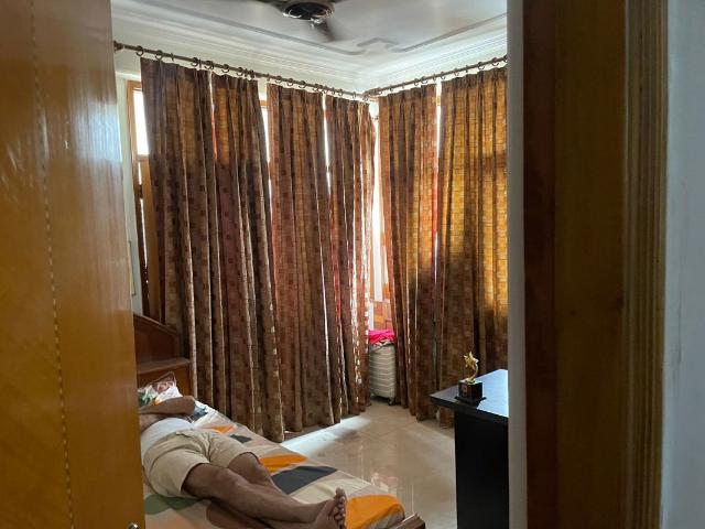 Resale | 4 BHK 2250 Sq.Ft. Apartment in Sector 6 Dwarka