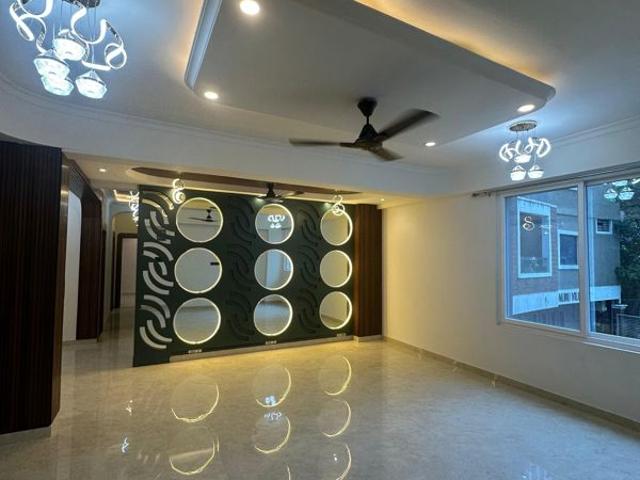 Resale | 4 BHK 2200 Sq.Ft. Apartment in Gulmohar Apartments Lakdikapul