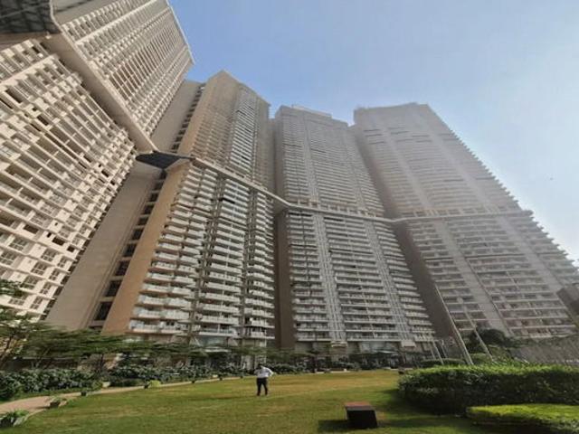 Resale | 4 BHK 2200 Sq.Ft. Apartment in Kalpataru Habita