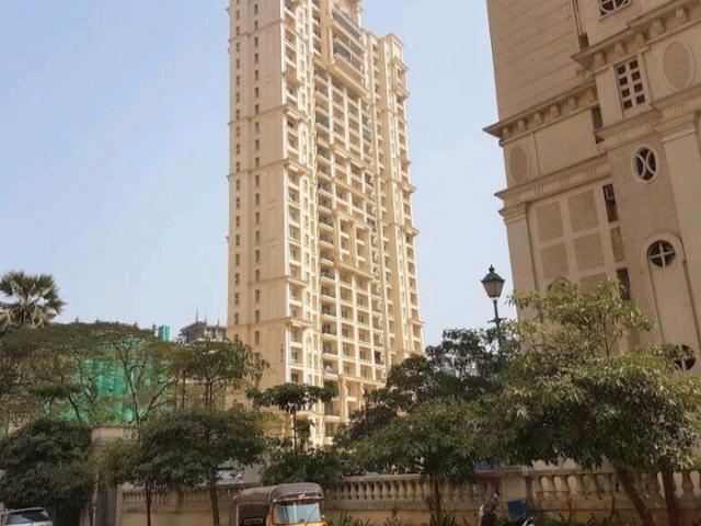 Resale | 4 BHK 2200 Sq.Ft. Apartment in Hiranandani Meadows