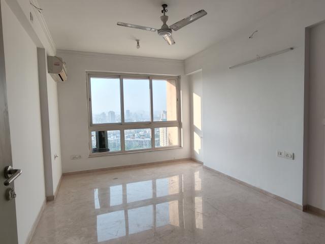Resale | 4 BHK 2200 Sq.Ft. Apartment in Hiranandani Tribeca