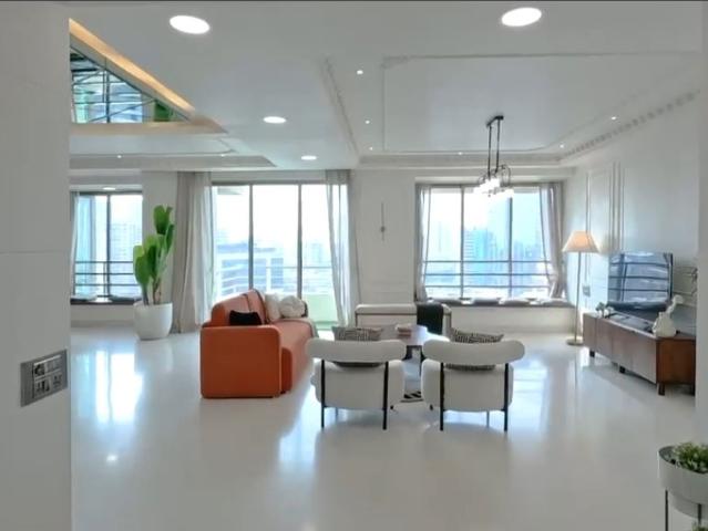 Resale | 4 BHK + 2200 Sq.Ft. Apartment in Oberoi Springs