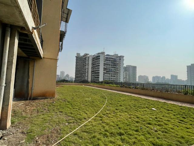 Resale | 4 BHK 2200 Sq.Ft. Apartment in Oscar Om Regency