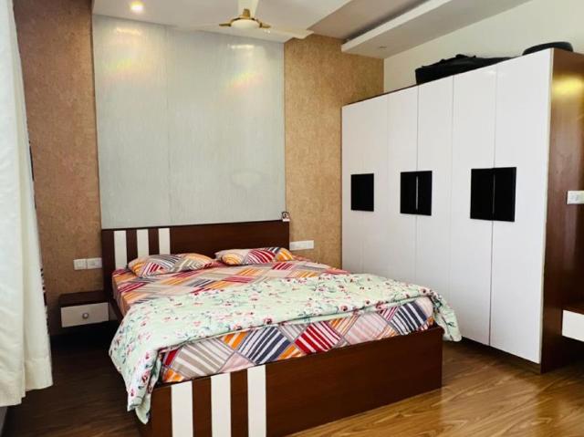 Resale | 4 BHK 2375 Sq.Ft. Apartment in Prestige Misty Waters