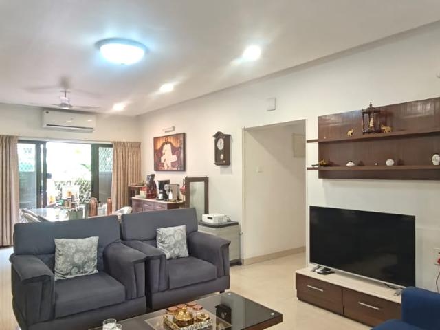 Resale | 4 BHK 2300 Sq.Ft. Apartment in Kumar Hillscapes