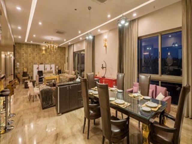 Resale | 4 BHK + 2460 Sq.Ft. Apartment in Godrej Skyline