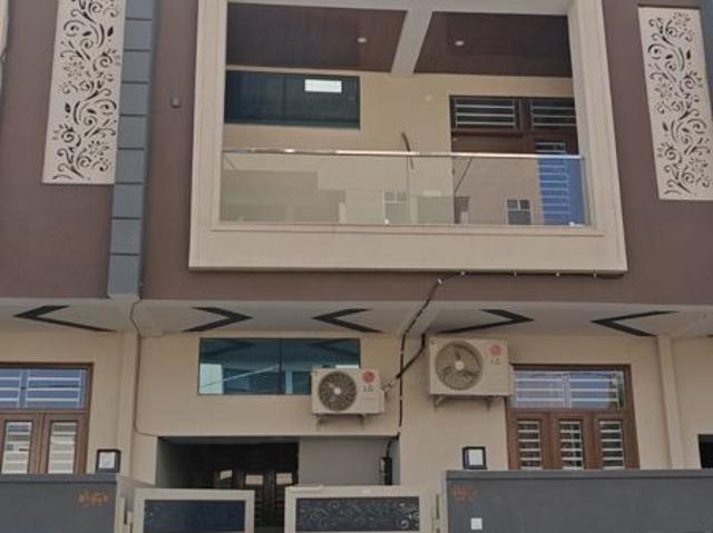 Resale | 4 BHK 2400 Sq.Ft. Villa in Mansarovar Extension