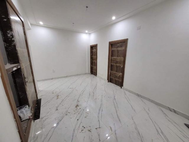 Resale | 4 BHK 2400 Sq.Ft. Apartment in M R Platinum 321