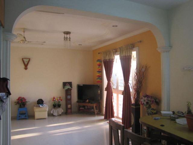 Resale | 4 BHK 2400 Sq.Ft. Apartment in Prathamesh Park