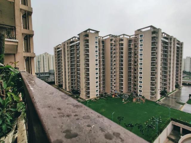 Resale | 4 BHK 2400 Sq.Ft. Apartment in Tulip Purple