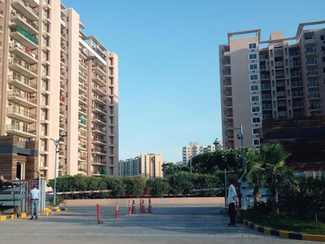 Resale | 4 BHK 2400 Sq.Ft. Apartment in Tulip Purple