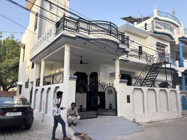 Resale | 4 BHK + 2500 Sq.Ft. Villa in Sector 14