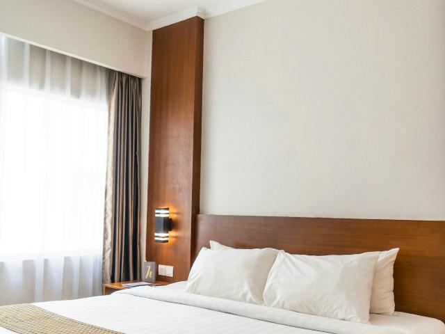 Resale | 4 BHK 2500 Sq.Ft. Apartment in Godrej Skyline
