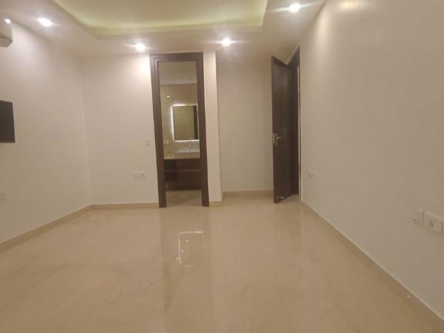 Resale | 4 BHK + 2500 Sq.Ft. Apartment in DLF Belvedere Towers