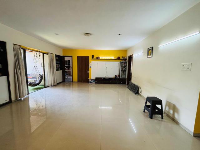 Resale | 4 BHK 2500 Sq.Ft. Apartment in Kothrud