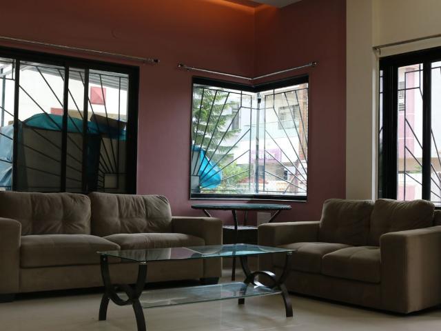 Resale | 4 BHK 2500 Sq.Ft. Apartment in Happy Colony