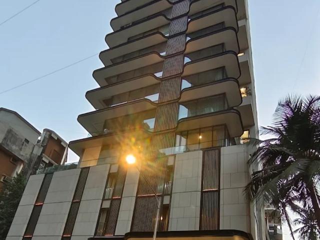 Resale | 4 BHK 2500 Sq.Ft. Apartment in The 57 Landmark