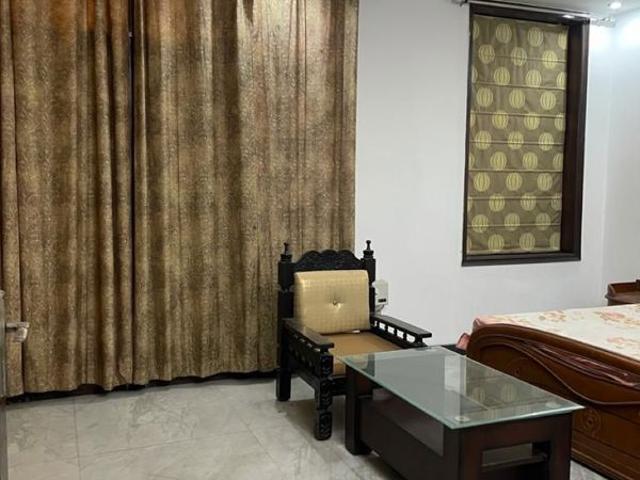 Resale | 4 BHK 250 Sq.Mt. Independent House in Sector 56