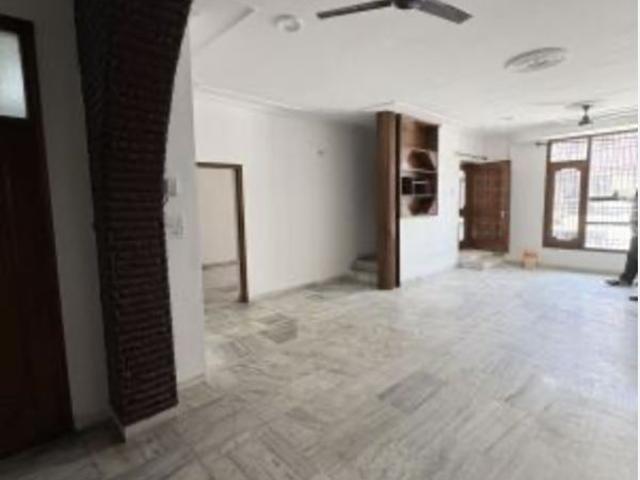 Resale | 4 BHK 250 Sq.Yd. Independent House in Sector 8