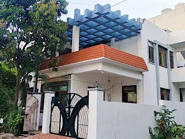 Resale | 4 BHK 251 Sq.Yd. Independent House in Dlf Ankur Vihar