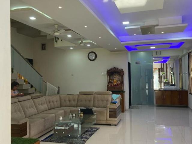 Resale | 4 BHK 2650 Sq.Ft. Villa in Laxmi Colony