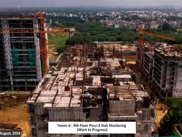 Resale | 4 BHK 2670 Sq.Ft. Apartment in M3M Crown