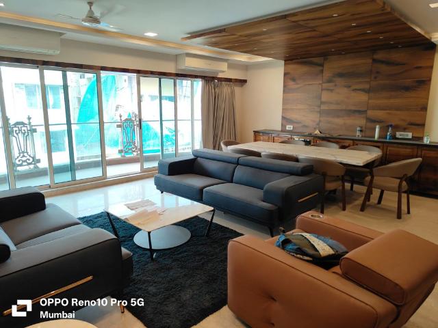 Resale | 4 BHK 2600 Sq.Ft. Apartment in Khar West