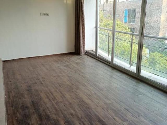 Resale | 4 BHK + 2600 Sq.Ft. Apartment in Khar West