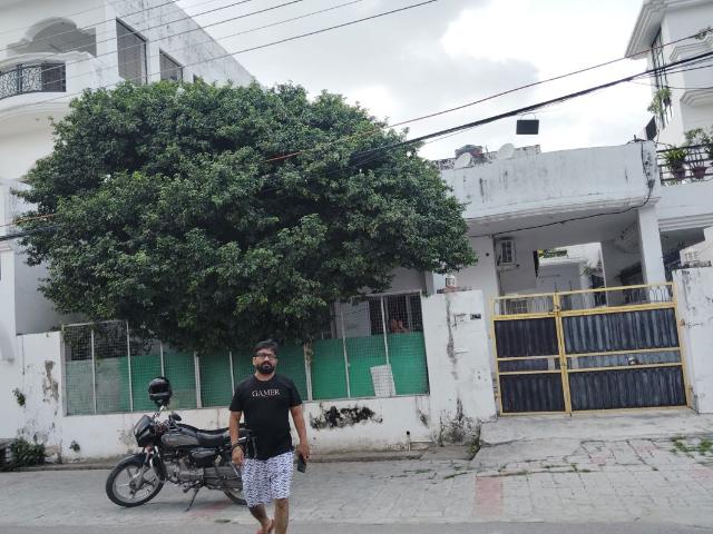 Resale | 4 BHK + 2622 Sq.Ft. Villa in Nandini Apartments Vikas Nagar