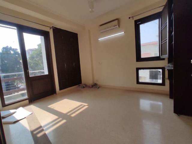 Resale | 4 BHK + 2700 Sq.Ft. Apartment in Greater Kailash II