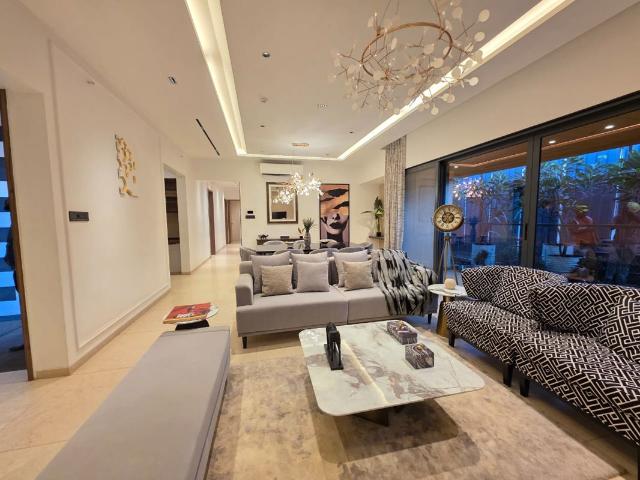 Resale | 4 BHK 2720 Sq.Ft. Apartment in Unique Envogue
