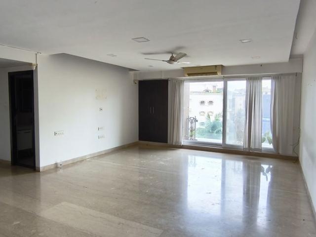 Resale | 4 BHK 2800 Sq.Ft. Apartment in K Hemani Bay View