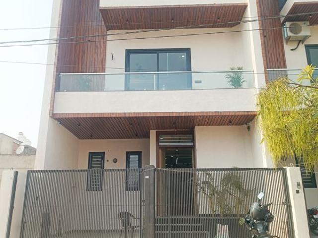 Resale | 4 BHK 2801 Sq.Ft. Villa in Patrakar Colony