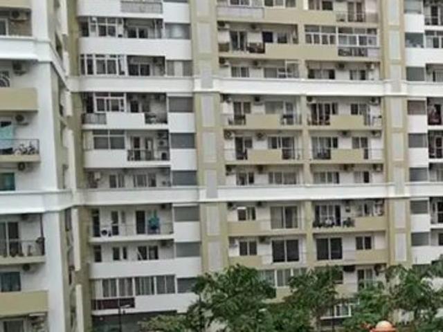 Resale | 4 BHK + 3000 Sq.Ft. Apartment in Prateek Stylome