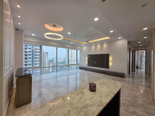 Resale | 4 BHK 3000 Sq.Ft. Apartment in Rustomjee Crown