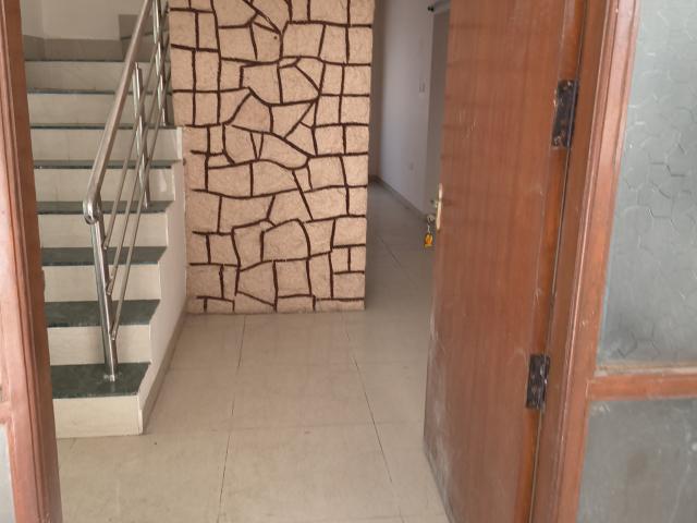 Resale | 4 BHK 300 Sq.Yd. Villa in Kowkoor