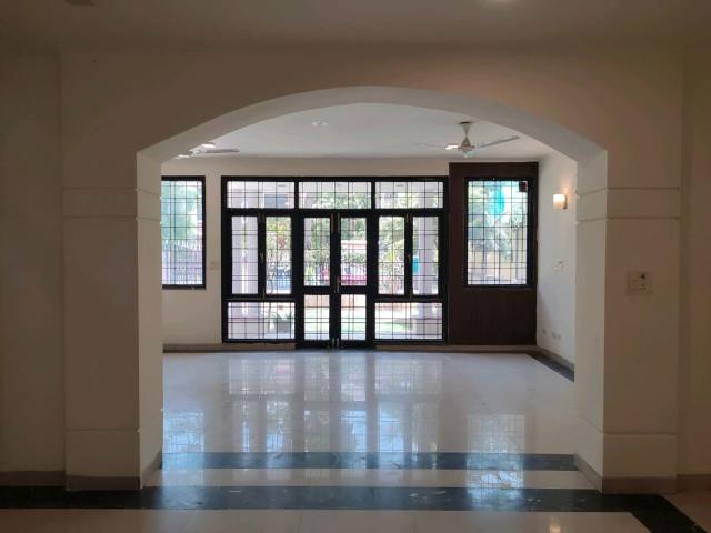 Resale | 4 BHK 300 Sq.Yd. Villa in Sushant Lok III