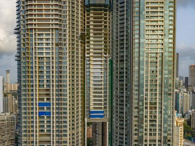Resale | 4 BHK + 3100 Sq.Ft. Apartment in Hubtown 25 South