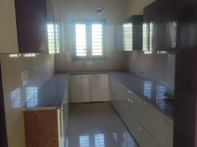 Resale | 4 BHK 325 Sq.Yd. Apartment in Sector 84
