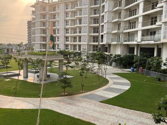 Resale | 4 BHK + 3200 Sq.Ft. Apartment in Godrej Palm Retreat
