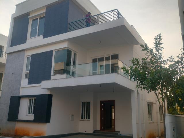 Resale | 4 BHK 330 Sq.Yd. Villa in Hallmark County