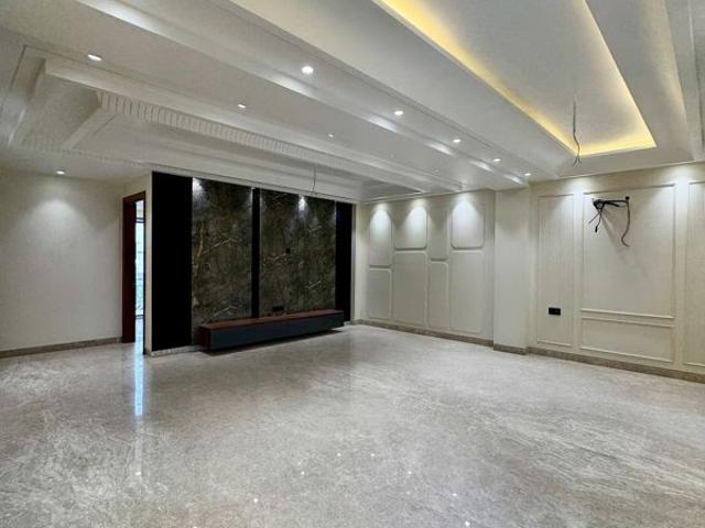 Resale | 4 BHK + 3500 Sq.Ft. Apartment in Parsvnath La Tropicana